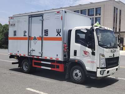 江特牌JDF5040XZWZ6型雜項危險物品廂式運輸車